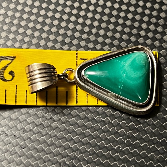 Navajo Marian Nez Sterling Chrysoprase Green Pendant - Picture 4 of 5